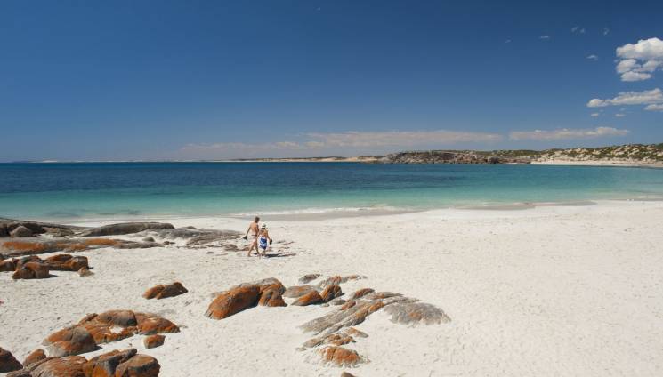 1809_dolphin_beach_innes_national_park_near_marion_bay.jpg